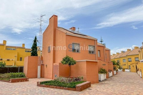 Villa a Alicante, Spagna 5 camere da letto, 230 mq. N° 81561