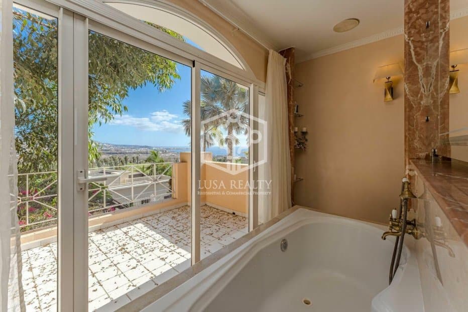 Villa en Adeje, Tenerife, España 6 dormitorios, 732 m2 No. 94465