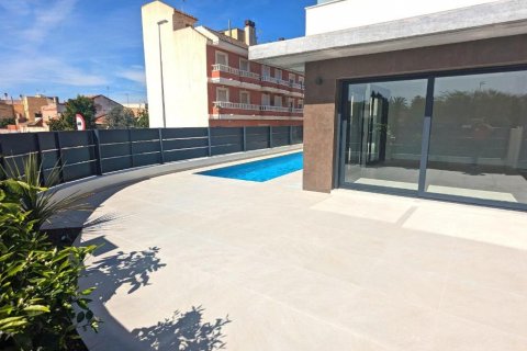 Villa i Daya Nueva, Alicante, Spanien 3 sovrum, 127 kvm. Nr. 98594