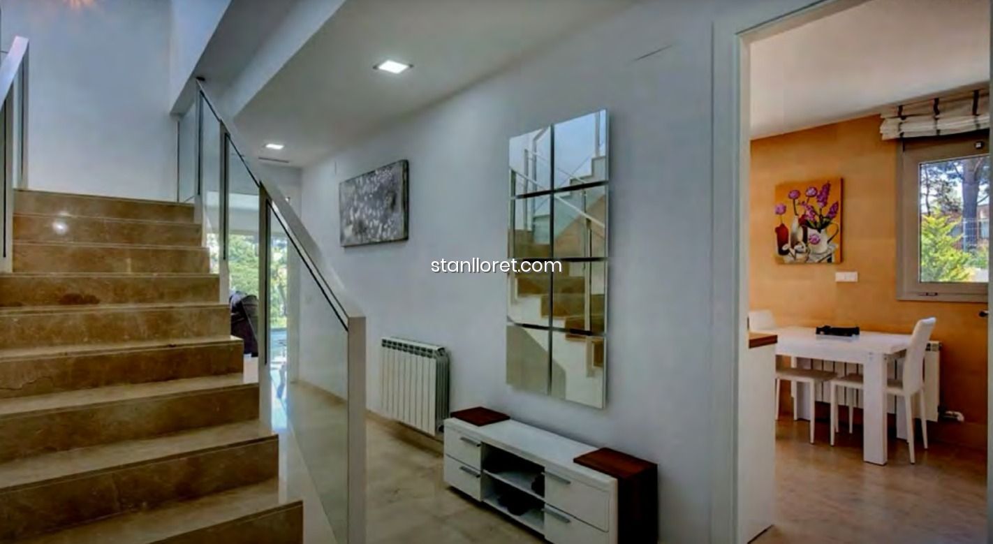 Huvila Blanes, Girona, Espanja 4 makuuhuonetta, 412 m2 No. 104045