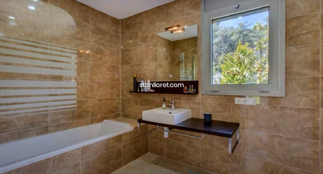 Huvila Blanes, Girona, Espanja 4 makuuhuonetta, 412 m2 No. 104045