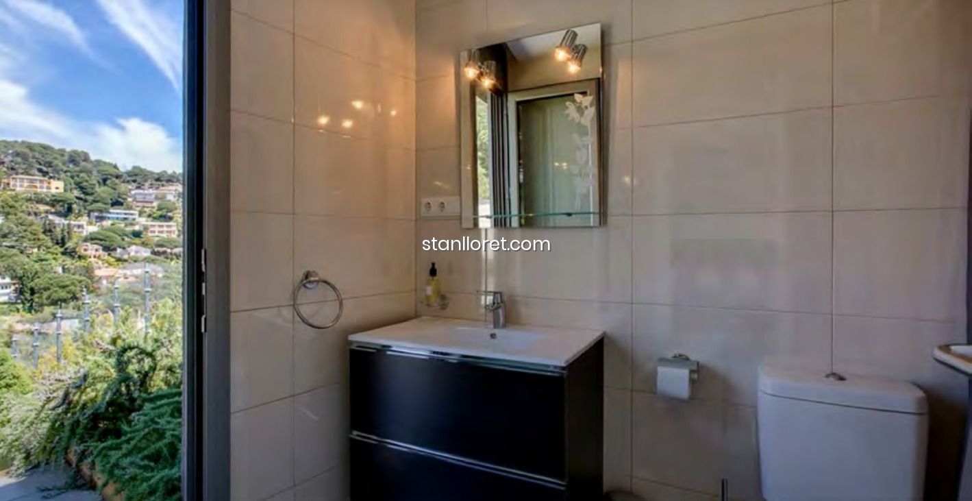 Huvila Blanes, Girona, Espanja 4 makuuhuonetta, 412 m2 No. 104045