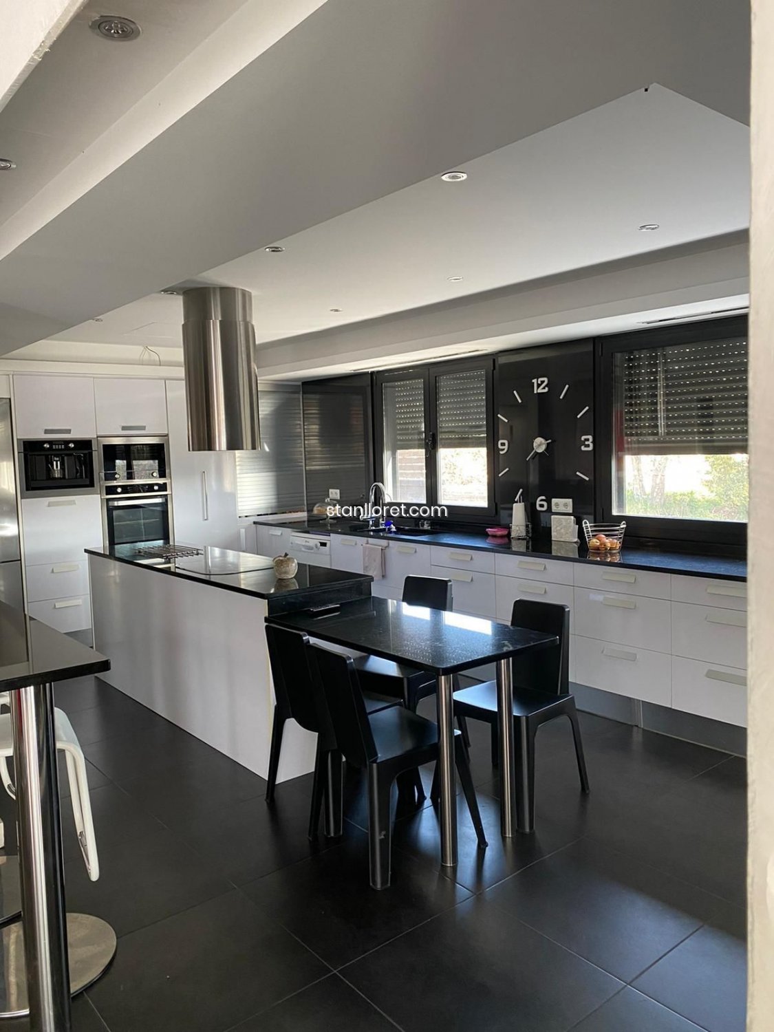 Villa in Girona, Spain 5 bedrooms, 340 sq.m. No. 104043