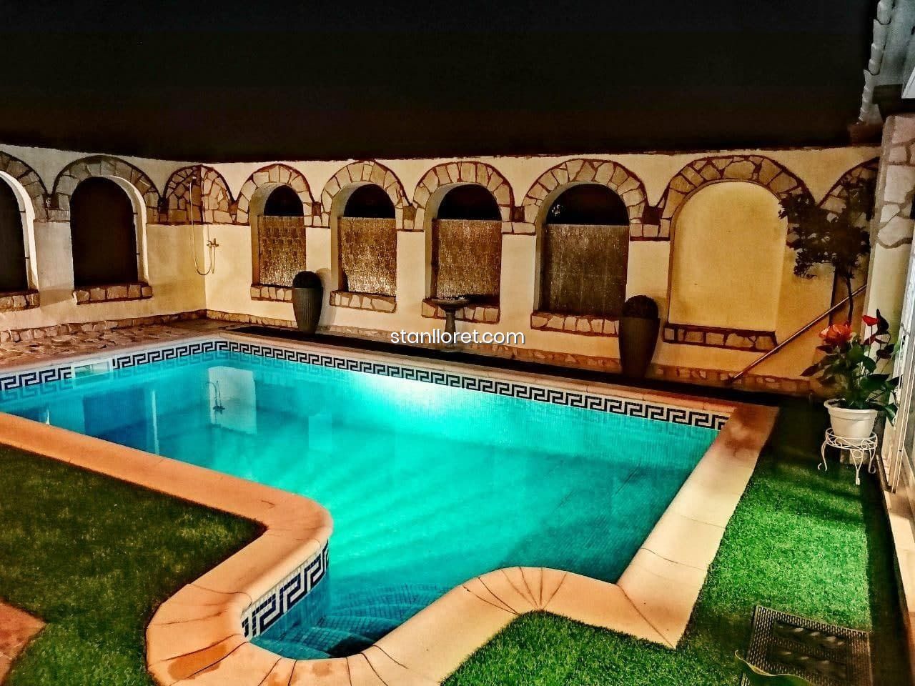 Villa i Lloret de Mar, Girona, Spanien 6 sovrum, 220 kvm. Nr. 104046