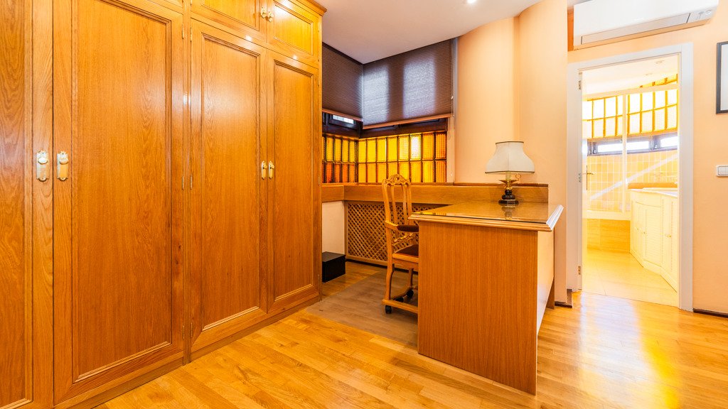 Квартира в Мадрид, Испания 4 спальни, 220м2 №107930