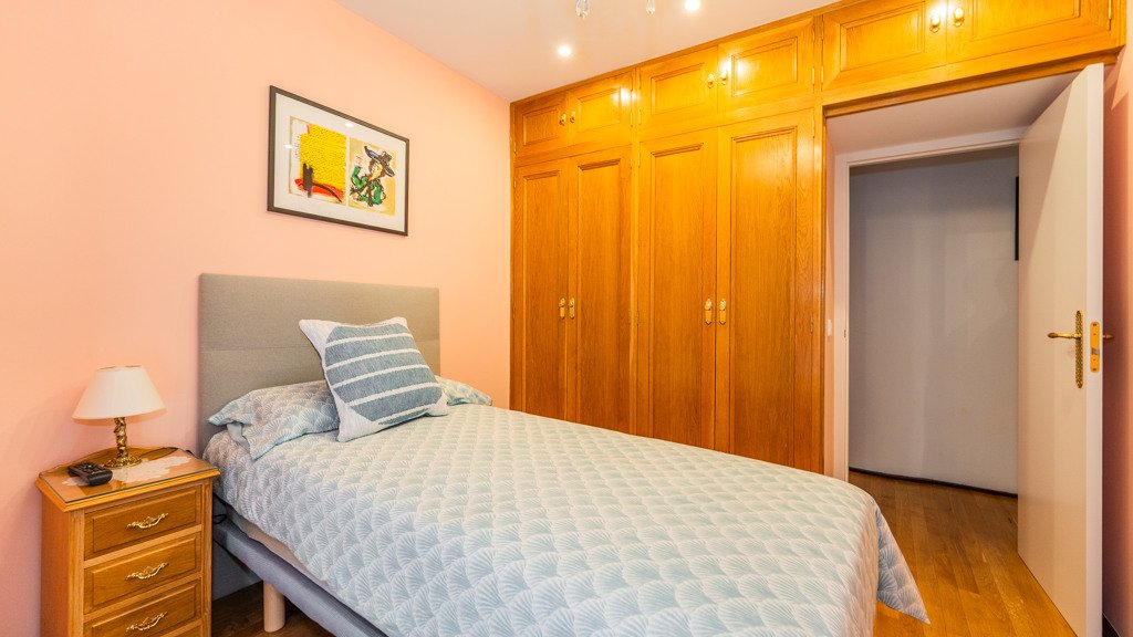 Квартира в Мадрид, Испания 4 спальни, 220м2 №107930