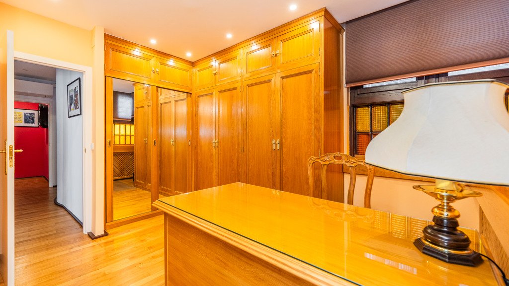 Квартира в Мадрид, Испания 4 спальни, 220м2 №107930