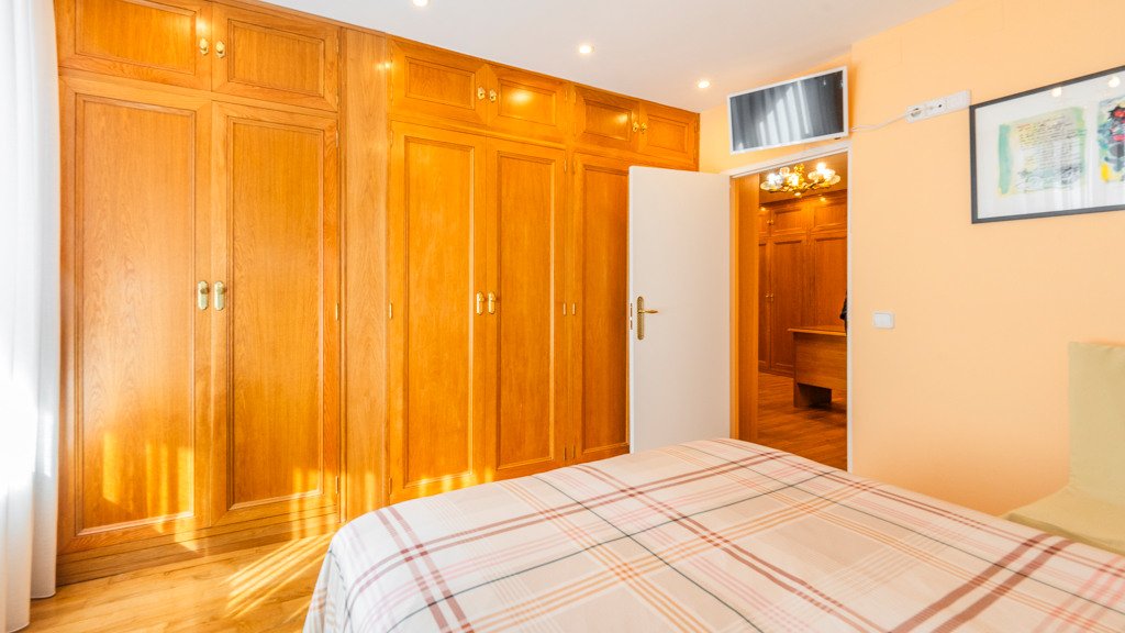 Квартира в Мадрид, Испания 4 спальни, 220м2 №107930