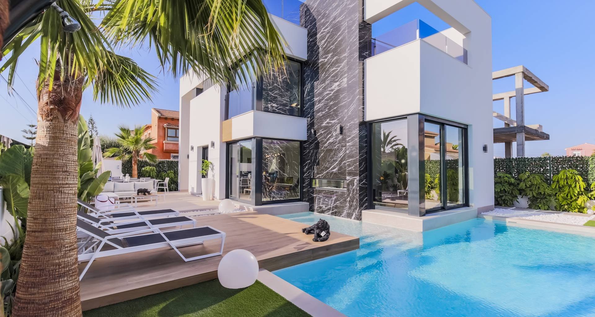 Villa i Torrevieja, Alicante, Spanien 1 sovrum, 200 kvm. Nr. 58980