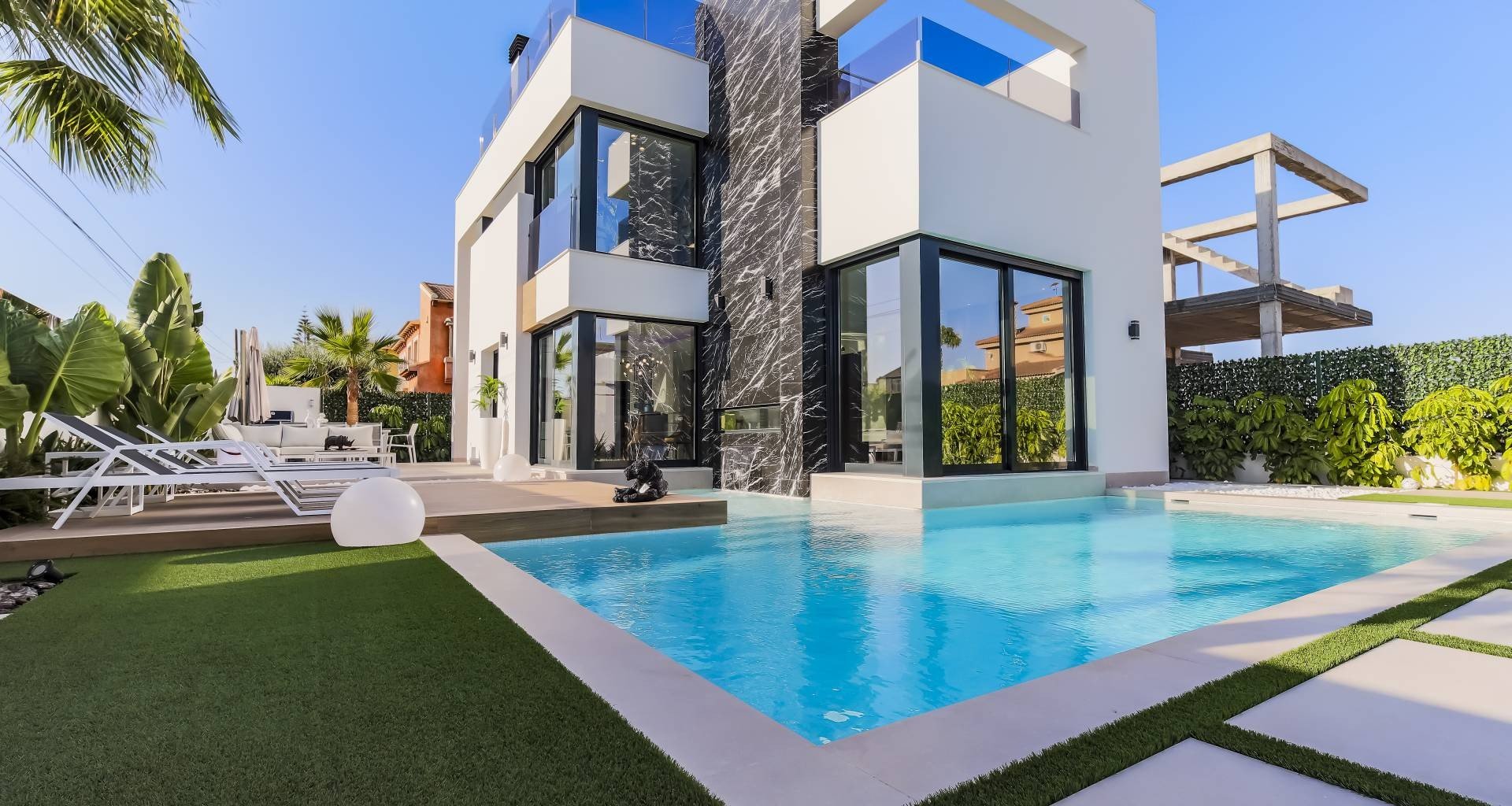 Villa i Torrevieja, Alicante, Spanien 1 sovrum, 200 kvm. Nr. 58980