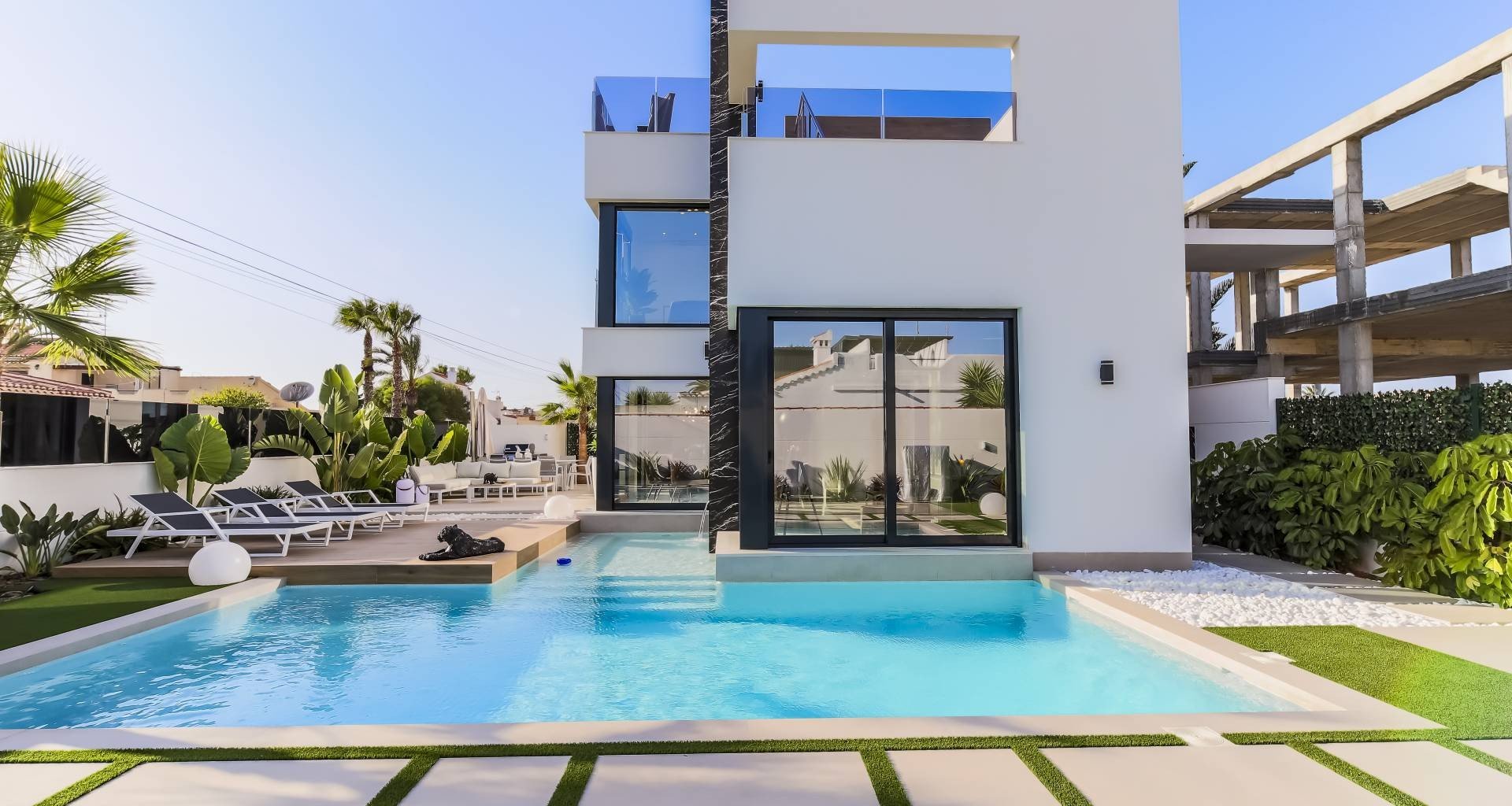 Villa i Torrevieja, Alicante, Spanien 1 sovrum, 200 kvm. Nr. 58980
