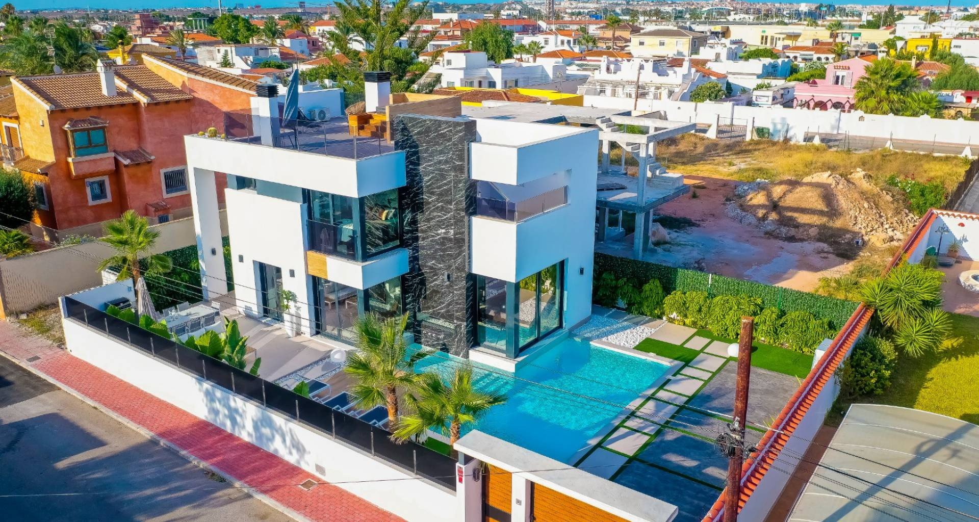 Villa i Torrevieja, Alicante, Spanien 1 sovrum, 200 kvm. Nr. 58980
