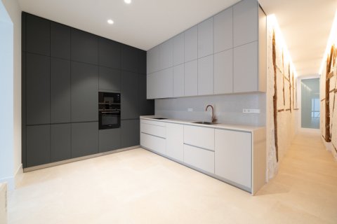 Apartment in Madrid, Spain 5 bedrooms, 313 sq.m. No. 113450
