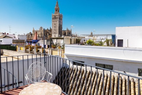 Kaupunkipientalo Sevilla, Seville, Espanja 6 makuuhuonetta, 194 m2 No. 106325