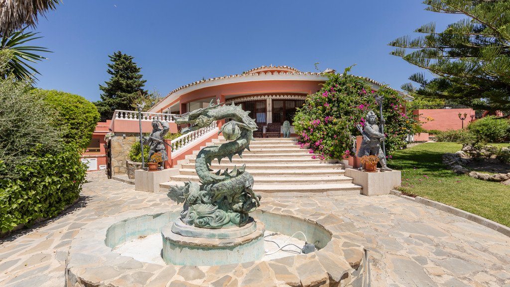 Huvila Estepona, Malaga, Espanja 6 makuuhuonetta, 594.55 m2 No. 106299