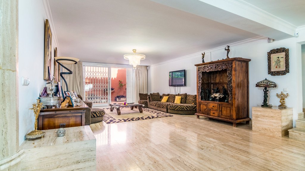 Huvila Estepona, Malaga, Espanja 6 makuuhuonetta, 594.55 m2 No. 106299