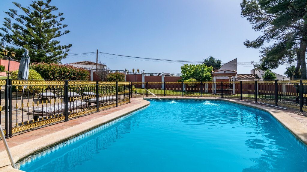 Huvila Estepona, Malaga, Espanja 6 makuuhuonetta, 594.55 m2 No. 106299