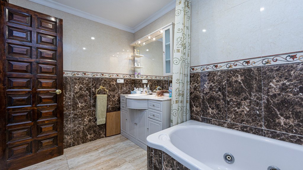 Huvila Estepona, Malaga, Espanja 6 makuuhuonetta, 594.55 m2 No. 106299