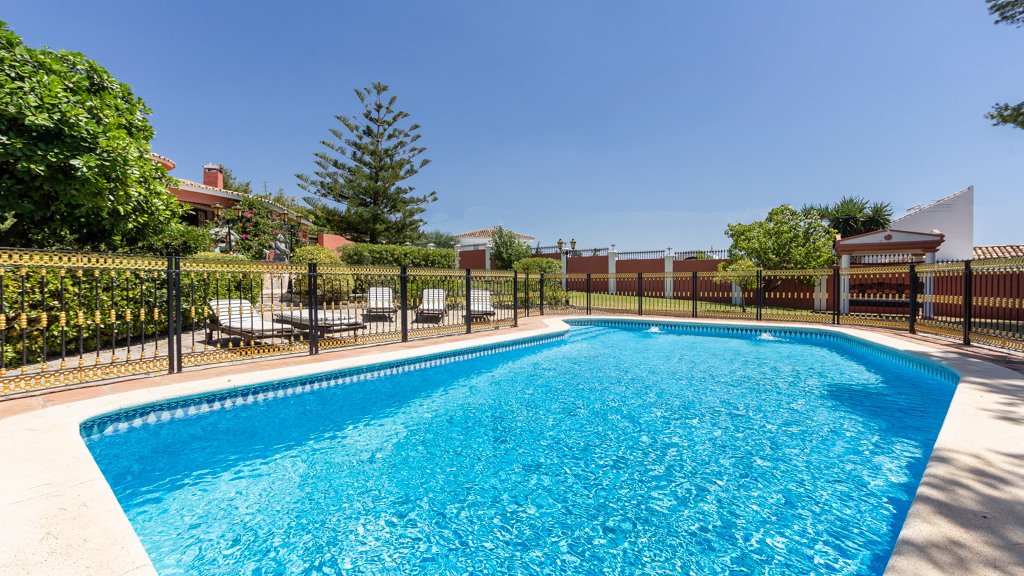 Huvila Estepona, Malaga, Espanja 6 makuuhuonetta, 594.55 m2 No. 106299