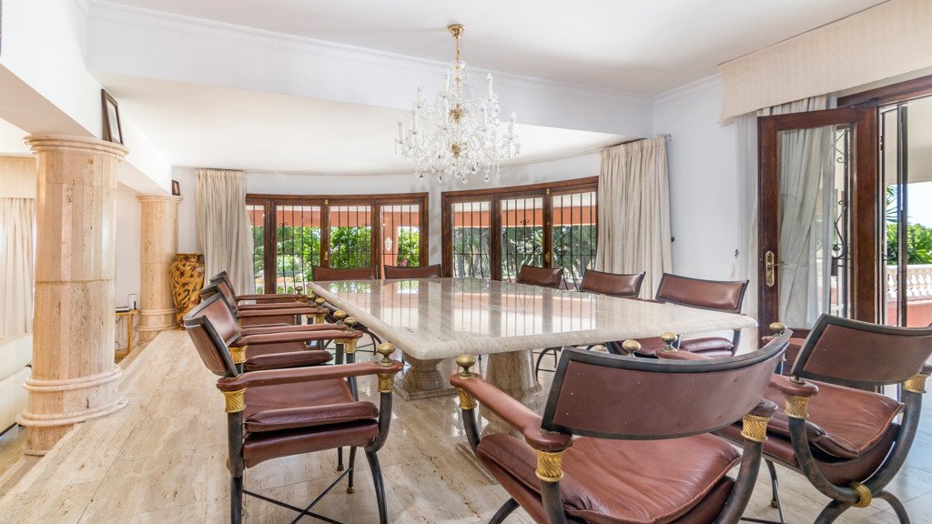 Huvila Estepona, Malaga, Espanja 6 makuuhuonetta, 594.55 m2 No. 106299