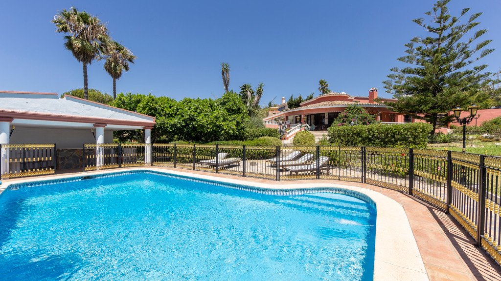 Huvila Estepona, Malaga, Espanja 6 makuuhuonetta, 594.55 m2 No. 106299