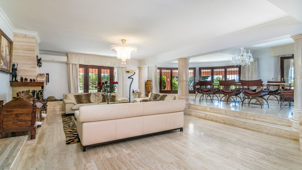 Huvila Estepona, Malaga, Espanja 6 makuuhuonetta, 594.55 m2 No. 106299