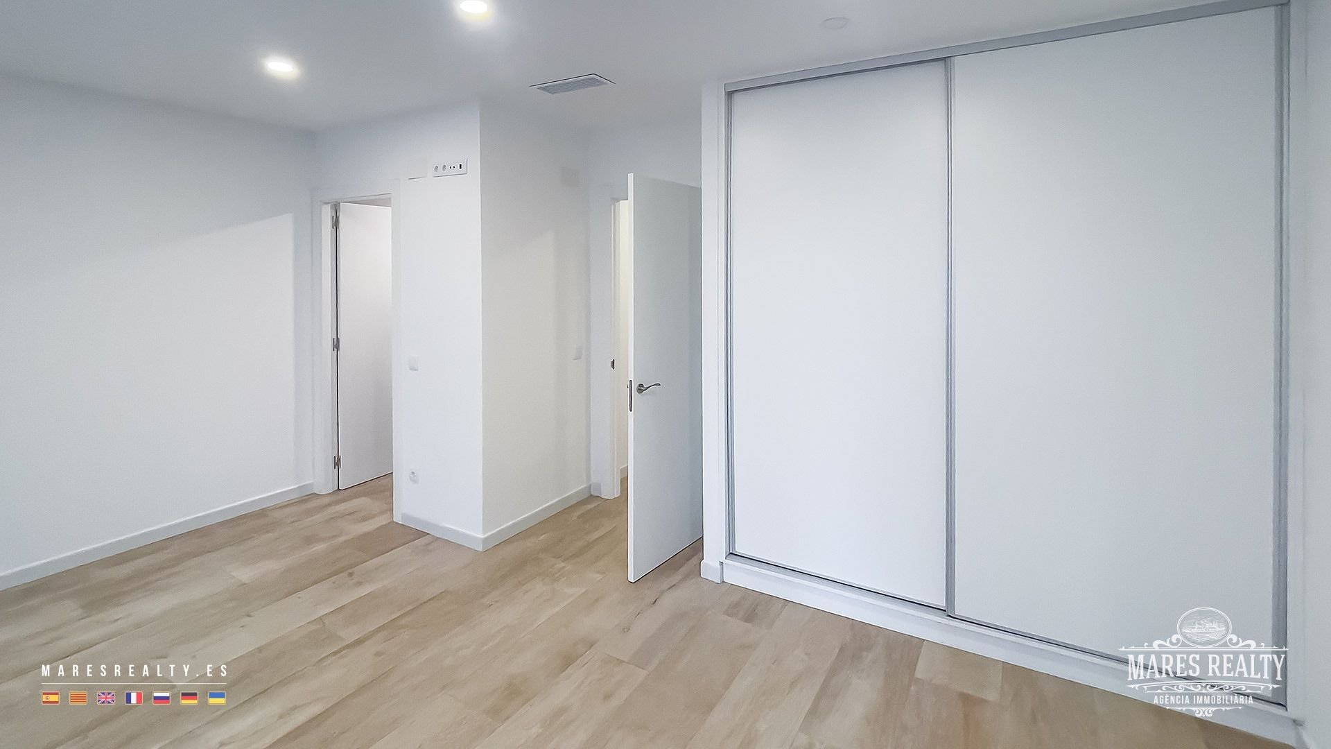 Commercial property à Lloret de Mar, Girona, Espagne 15 pièces, 788 m2 No. 91107