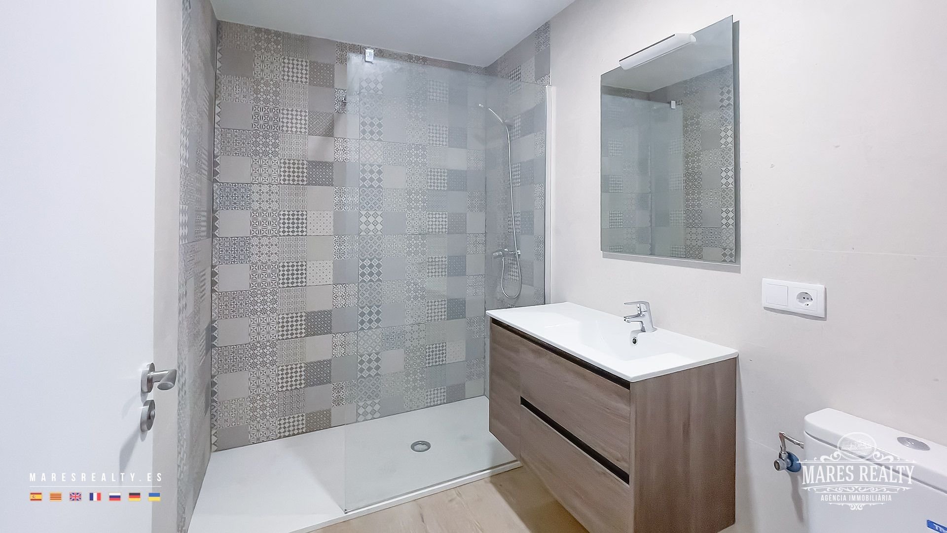 Commercial property à Lloret de Mar, Girona, Espagne 15 pièces, 788 m2 No. 91107