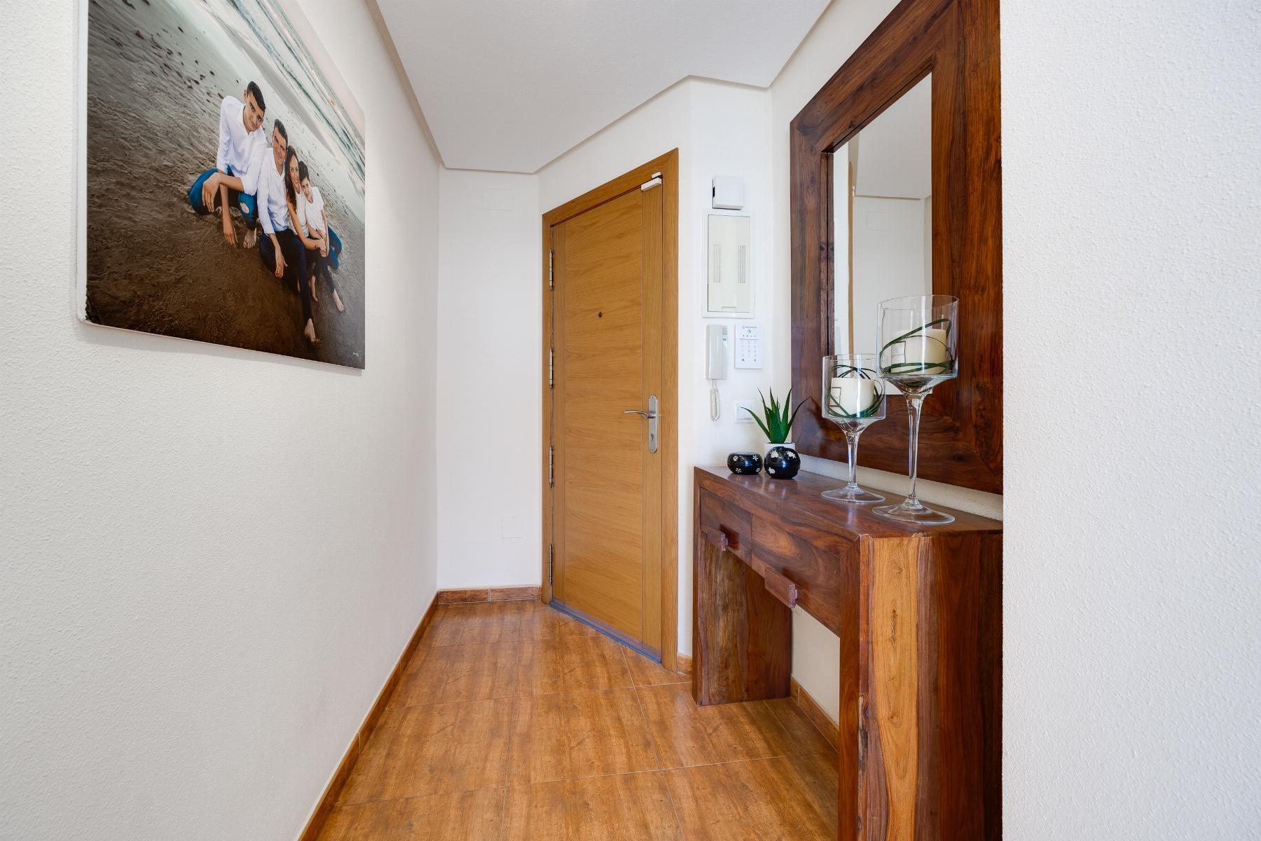 Apartment à Torrevieja, Alicante, Espagne 3 chambres, 100 m2 No. 113225