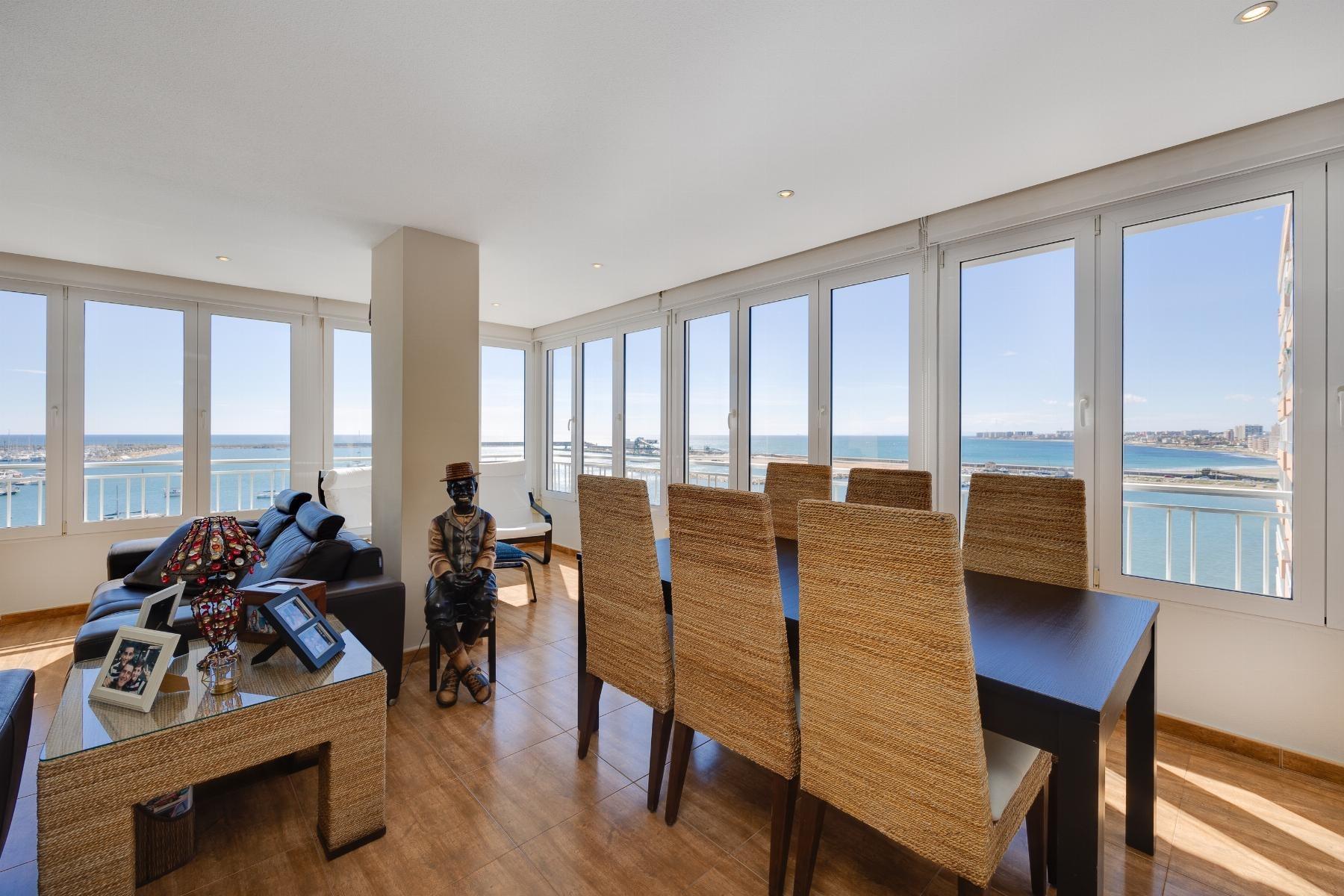 Apartment à Torrevieja, Alicante, Espagne 3 chambres, 100 m2 No. 113225