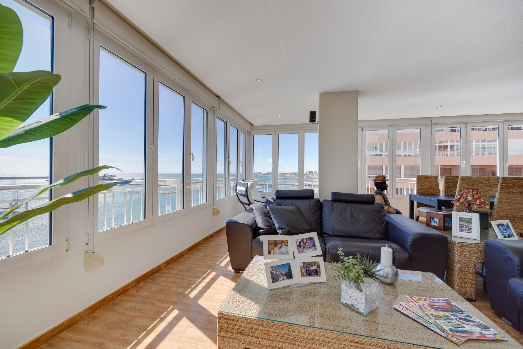 Apartment à Torrevieja, Alicante, Espagne 3 chambres, 100 m2 No. 113225