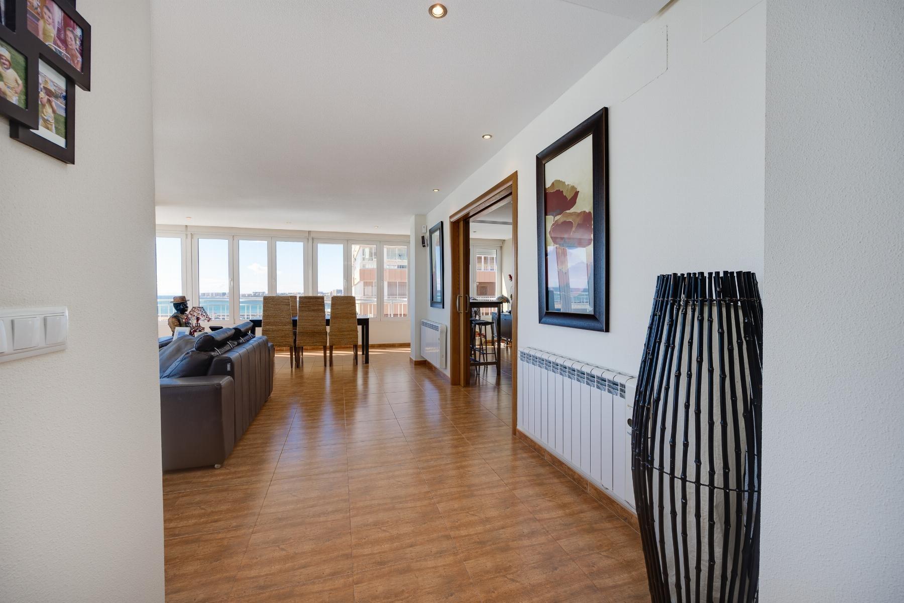 Apartment à Torrevieja, Alicante, Espagne 3 chambres, 100 m2 No. 113225