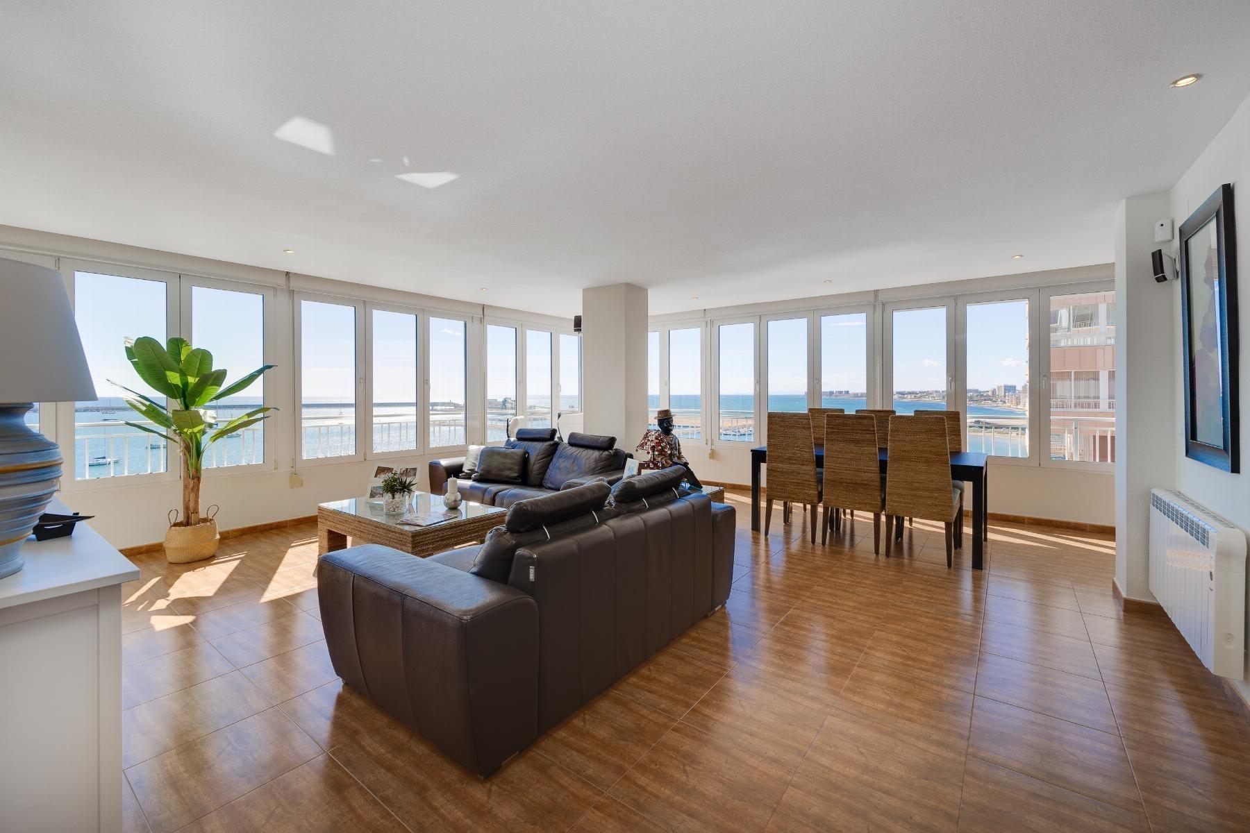 Apartment à Torrevieja, Alicante, Espagne 3 chambres, 100 m2 No. 113225