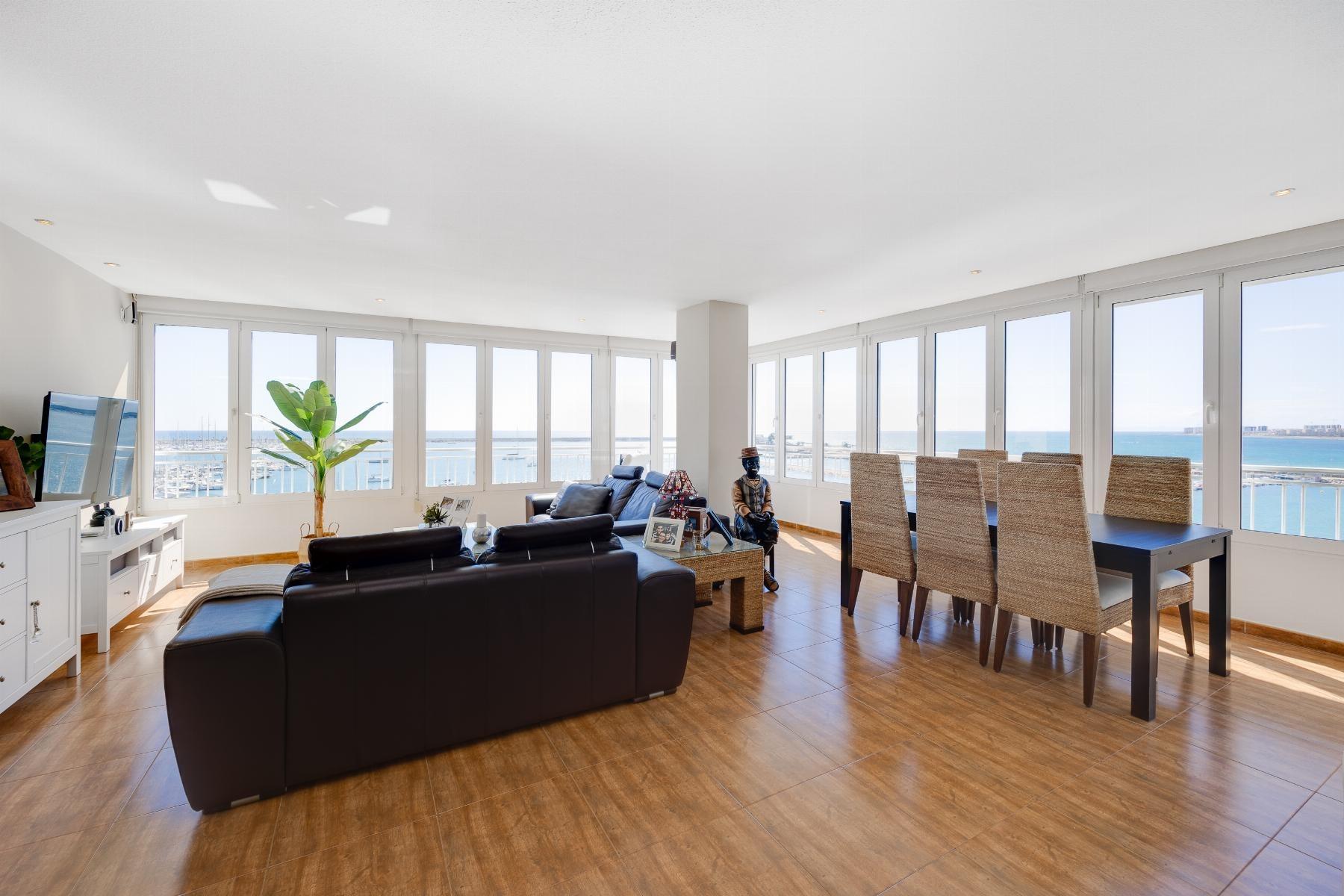 Apartment à Torrevieja, Alicante, Espagne 3 chambres, 100 m2 No. 113225