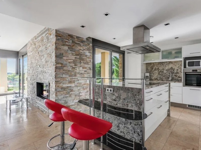 Hus i Lloret de Mar, Girona, Spanien 4 sovrum, 300 kvm. Nr. 22817