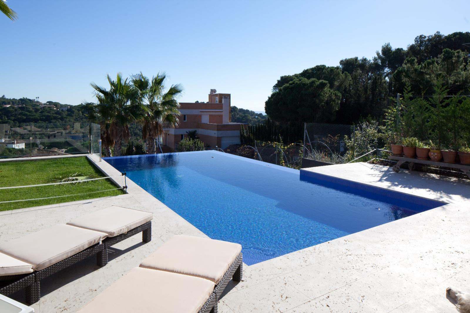 Hus i Lloret de Mar, Girona, Spanien 4 sovrum, 300 kvm. Nr. 22817