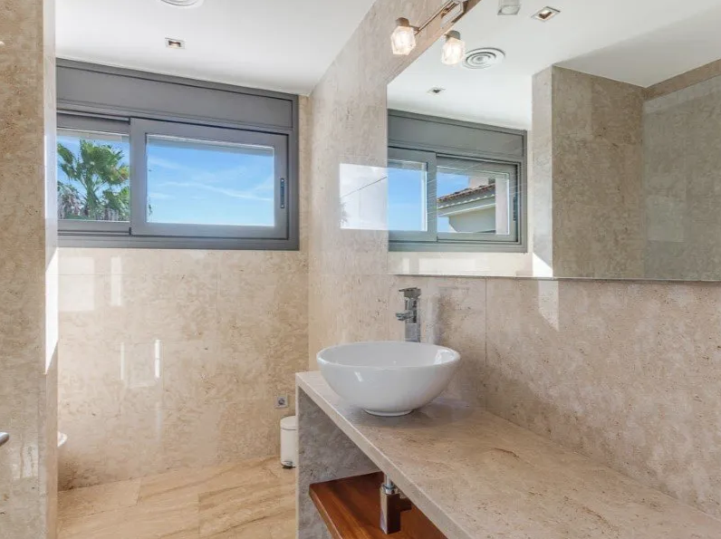Hus i Lloret de Mar, Girona, Spanien 4 sovrum, 300 kvm. Nr. 22817