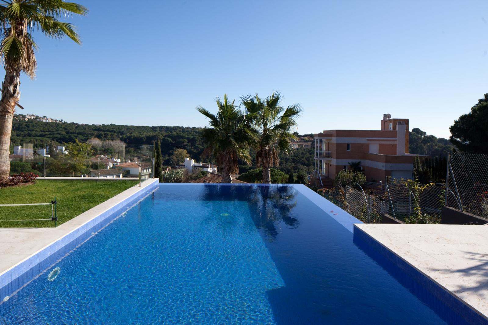 Hus i Lloret de Mar, Girona, Spanien 4 sovrum, 300 kvm. Nr. 22817