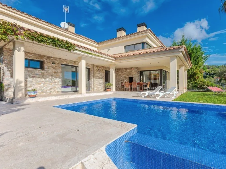 Hus i Lloret de Mar, Girona, Spanien 4 sovrum, 300 kvm. Nr. 22817
