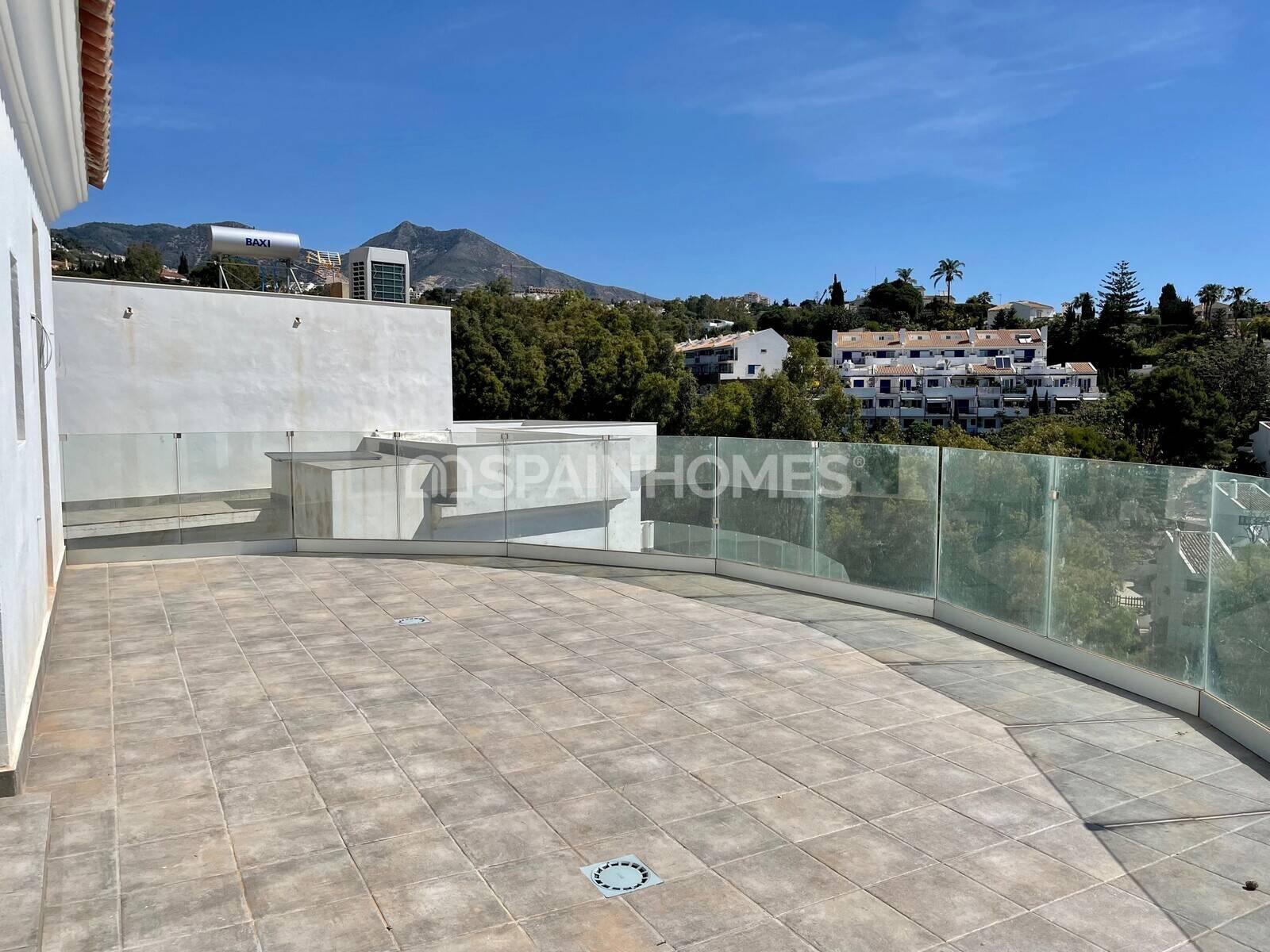 Villa i Benalmadena, Malaga, Spanien 5 sovrum, 694 kvm. Nr. 57483