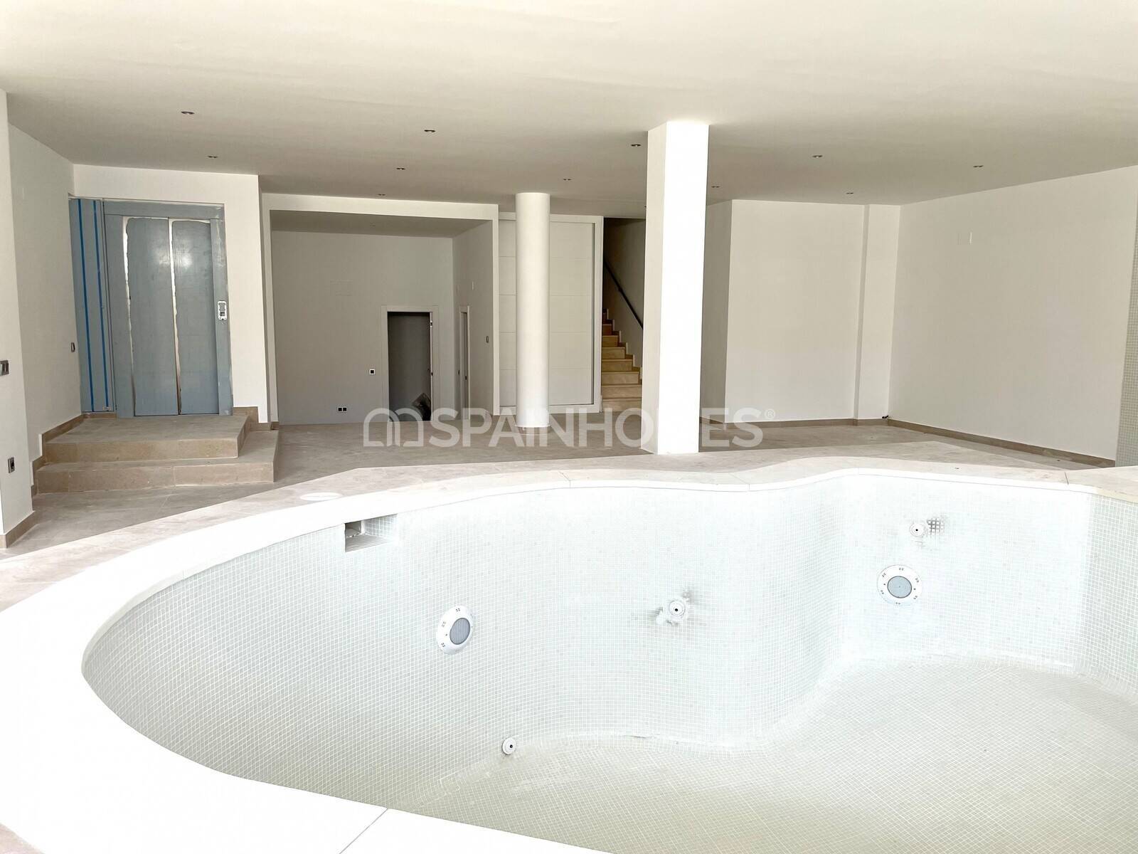 Villa i Benalmadena, Malaga, Spanien 5 sovrum, 694 kvm. Nr. 57483