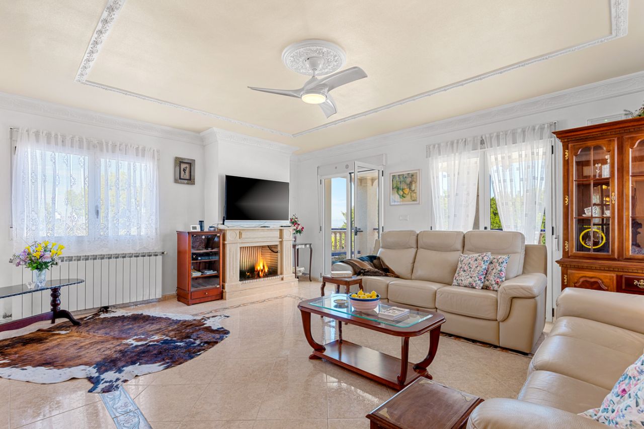 Villa in Almoradi, Alicante, Spain 4 bedrooms, 380 sq.m. No. 91738