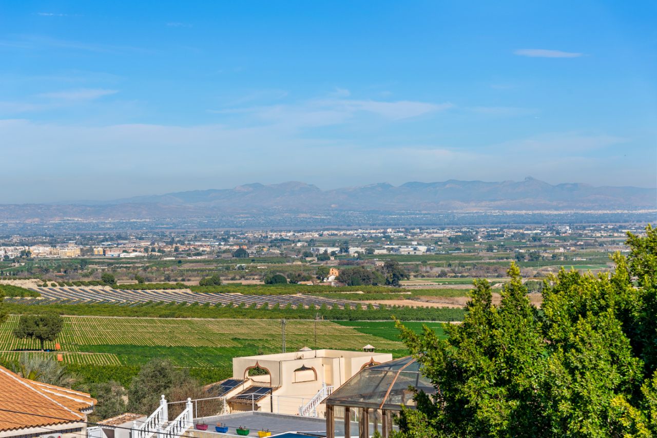 Villa in Almoradi, Alicante, Spain 4 bedrooms, 380 sq.m. No. 91738