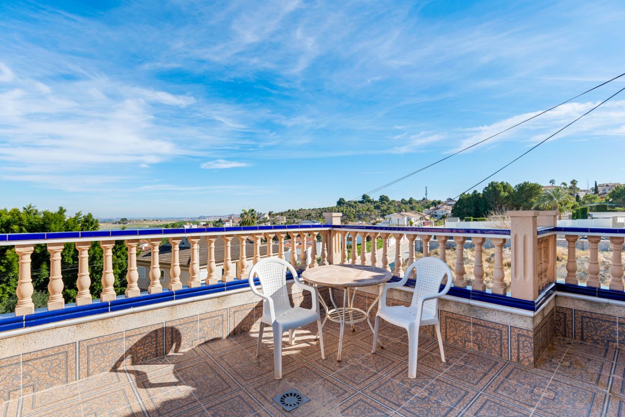 Villa in Almoradi, Alicante, Spain 4 bedrooms, 380 sq.m. No. 91738