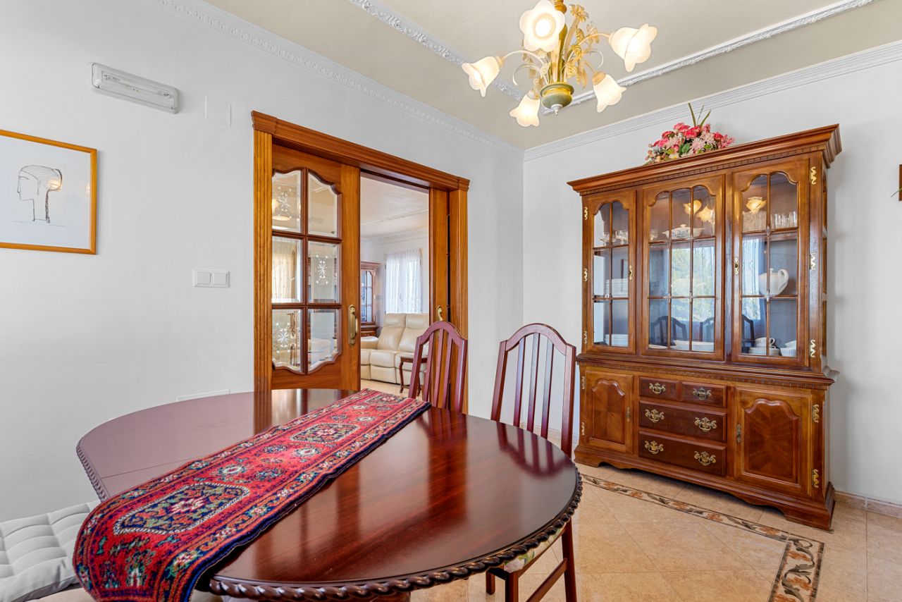 Villa in Almoradi, Alicante, Spain 4 bedrooms, 380 sq.m. No. 91738