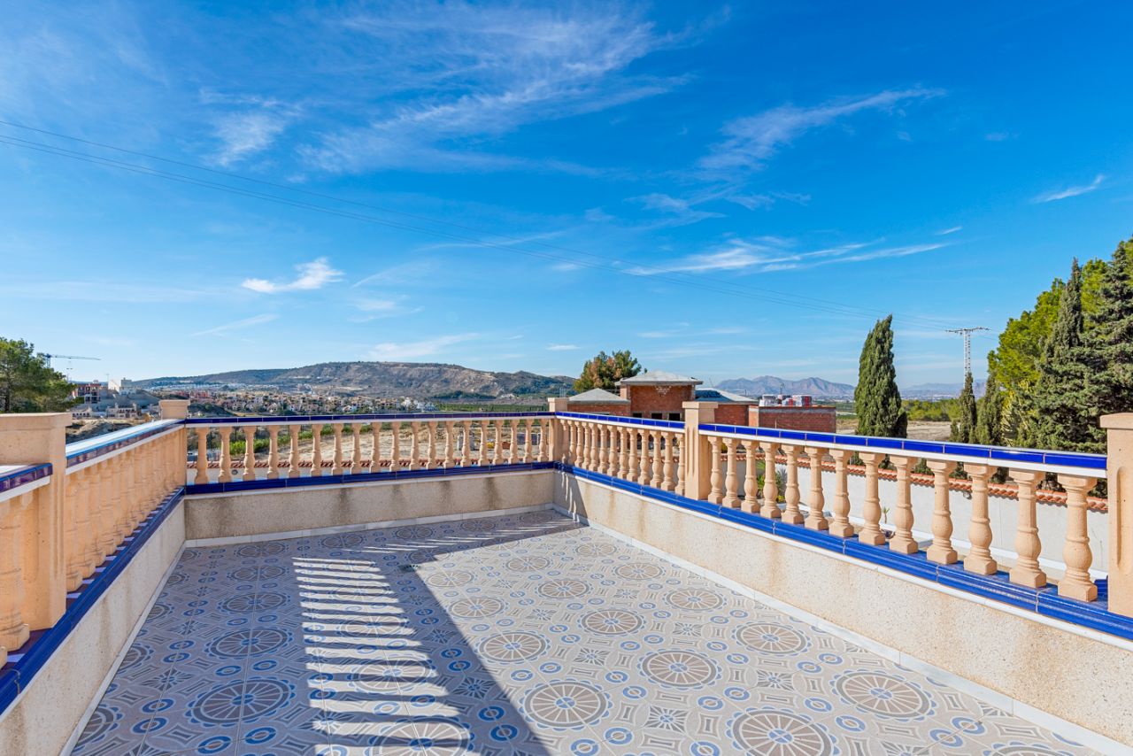Villa in Almoradi, Alicante, Spain 4 bedrooms, 380 sq.m. No. 91738