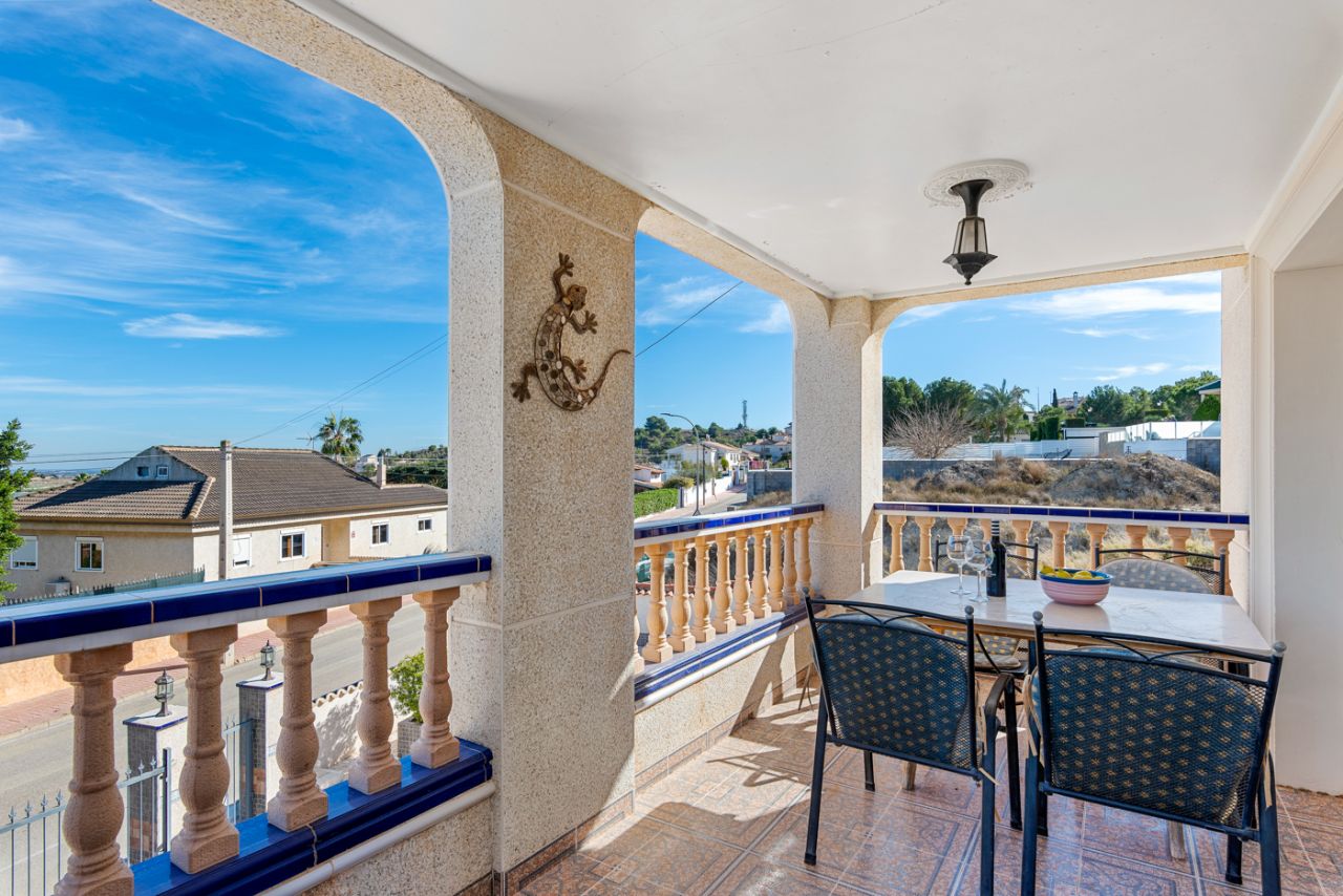 Villa in Almoradi, Alicante, Spain 4 bedrooms, 380 sq.m. No. 91738