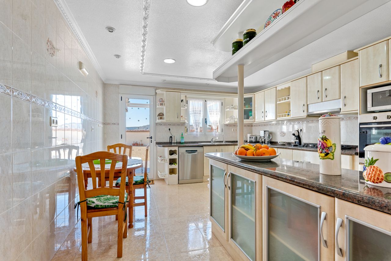 Villa in Almoradi, Alicante, Spain 4 bedrooms, 380 sq.m. No. 91738