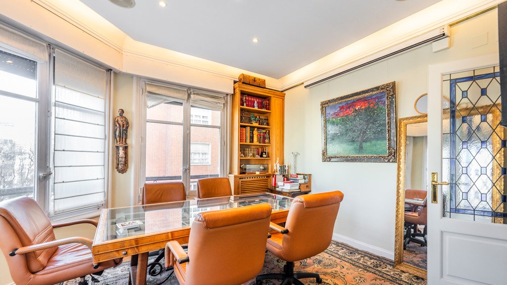 Apartamento en Madrid, España 4 dormitorios, 240.39 m2 No. 107787
