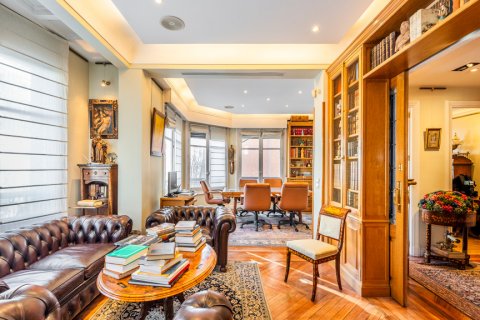 Apartment in Madrid, Spain 4 bedrooms, 240.39 sq.m. No. 107787